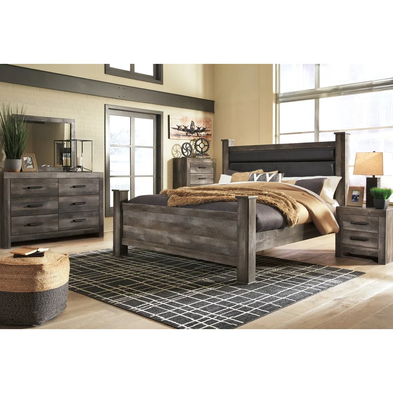 Wynnlow King Poster Bed with Mirrored Dresser and Chest