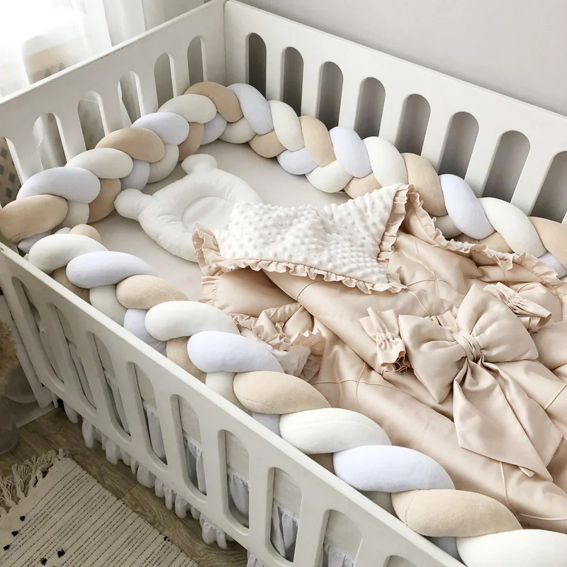 Crib bumper "Braid"